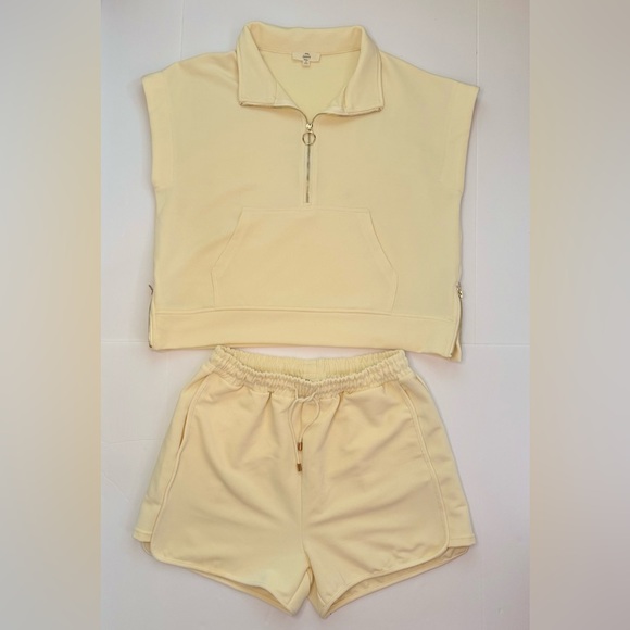 ✨ Entro Cream Short Set (Top + Shorts) - Size Medium 💫 - Picture 2 of 16